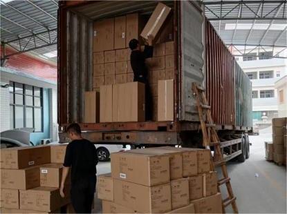 Утовар контејнера пре кинеске Нове године